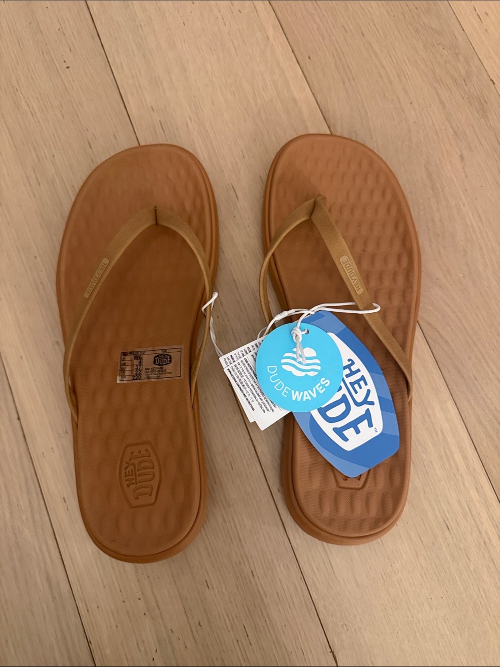 NWT! Hey Dude Tan Dude Waves Flip Flop Sandals - Picture 1 of 2